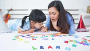 article_Mother and Child playing with letters