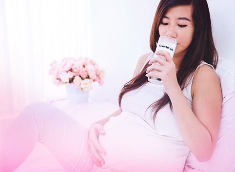 Pregnant women drinking Frisomum®  milk 