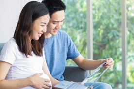 Parents reading up on ways to reduce pregnancy problems