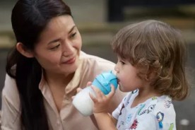 A child is drinking formula milk 