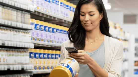 Mummy trace information of Friso Gold® milk powder by scanning QR at bottom of tin