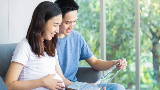 Parents reading up on ways to reduce pregnancy problems