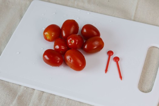 Washed cherry tomatoes